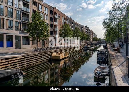 Quartiere di Sluseholmen, su un'isola artificiale, ex zona industriale, ora una nuova zona residenziale, con molti canali e vita sul lungomare Foto Stock