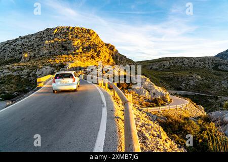 Serpentina strada ma-2141, strada tortuosa per sa Calobra, nel nord-ovest di Maiorca, Isole Baleari, Spagna Foto Stock