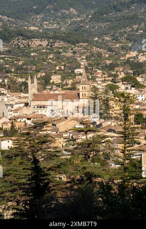 Il villaggio di Soller nel nord-ovest dell'isola, vicino ad Alconasser, Serra de Tramuntana, Maiorca, Spagna Foto Stock