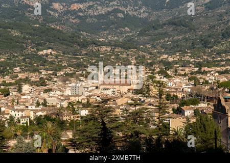 Il villaggio di Soller nel nord-ovest dell'isola, vicino ad Alconasser, Serra de Tramuntana, Maiorca, Spagna Foto Stock