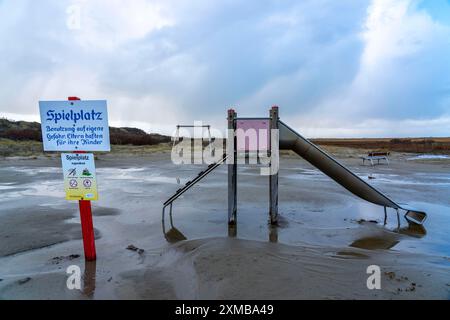 Parco giochi sulla spiaggia, nella parte occidentale di Borkum, isola, Frisia orientale, inverno, stagione, autunno, bassa Sassonia, Germania Foto Stock