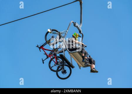 Impianti di risalita nel Bikepark Winterberg, sul monte Kappe, 11 percorsi di mountain bike in discesa, in tutti i livelli di difficoltà, Sauerland, Nord Foto Stock