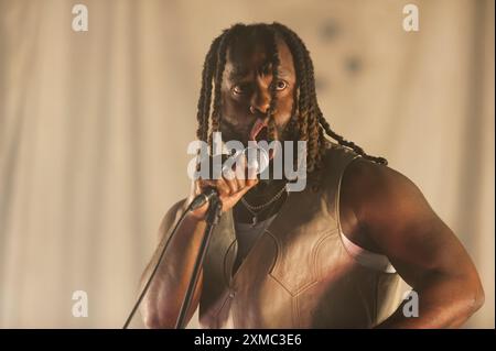 WOMAD Festival, Regno Unito, 26 luglio 2024. Young Fathers si esibiscono dal vivo al Charlton Park di Malmesbury, Wiltshire. Crediti: Francesca Moore/Alamy Live News Foto Stock