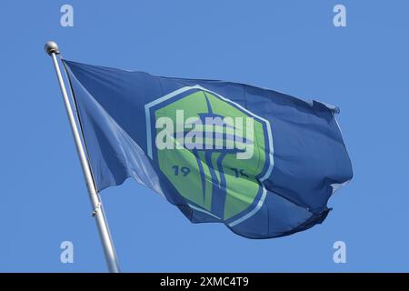 Seattle, Stati Uniti. 26 luglio 2024. Una bandiera dei Seattle Sounders FC vola sopra il Lumen Field in una partita di Leagues Cup tra Seattle Sounders FC e Minnesota United a Seattle, Washington, il 26 luglio 2024. (Credito fotografico Nate Koppelman/Sipa USA) credito: SIPA USA/Alamy Live News Foto Stock