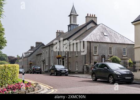 Gracehill, Irlanda del Nord - 26 luglio 2024: L'insediamento storico della Chiesa Morava vince lo status di patrimonio mondiale dell'UNESCO. Edificio della chiesa e dintorni Foto Stock