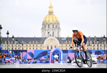 Parigi, Francia. 27 luglio 2024. L'olandese Ellen Van Dijk è stata fotografata in azione durante la prova a cronometro femminile ai Giochi Olimpici di Parigi 2024, sabato 27 luglio 2024 a Parigi, Francia . I Giochi della XXXIII Olimpiade si svolgono a Parigi dal 26 luglio all'11 agosto. La delegazione belga conta 165 atleti in 21 sport. BELGA PHOTO JASPER JACOBS credito: Belga News Agency/Alamy Live News Foto Stock