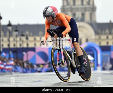 Parigi, Francia. 27 luglio 2024. L'olandese Ellen Van Dijk è stata fotografata in azione durante la prova a cronometro femminile ai Giochi Olimpici di Parigi 2024, sabato 27 luglio 2024 a Parigi, Francia . I Giochi della XXXIII Olimpiade si svolgono a Parigi dal 26 luglio all'11 agosto. La delegazione belga conta 165 atleti in 21 sport. BELGA PHOTO BENOIT DOPPAGNE credito: Belga News Agency/Alamy Live News Foto Stock