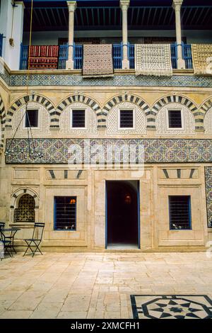 La Tunisia. La Medina di Tunisi. Dar Hamouda Pacha, fine 18th. Secolo. Ora un ristorante e una casa del the. Foto Stock