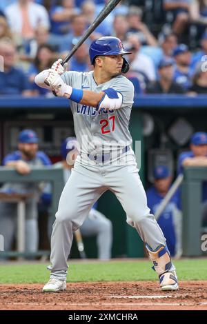 Kansas City, Missouri, Stati Uniti. 26 luglio 2024. L'esterno dei Chicago Cubs Seiya Suzuki (27) batte contro i Kansas City Royals al Kauffman Stadium di Kansas City, Missouri. David Smith/CSM/Alamy Live News Foto Stock