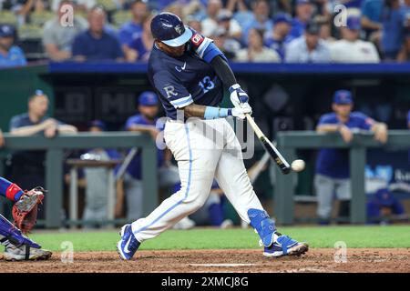 Kansas City, Missouri, Stati Uniti. 26 luglio 2024. Il ricevitore dei Kansas City Royals Salvador Perez (13) batte contro i Chicago Cubs al Kauffman Stadium di Kansas City, Missouri. David Smith/CSM/Alamy Live News Foto Stock