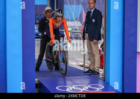 Parigi, Francia. 27 luglio 2024. PARIGI, FRANCIA - LUGLIO 27: Gareggia nella qualificazione maschile durante il primo giorno di ginnastica artistica - Giochi Olimpici Parigi 2024 alla Bercy Arena il 27 luglio 2024 a Parigi, Francia. (Foto di Joris Verwijst/Agenzia BSR) credito: Agenzia BSR/Alamy Live News Foto Stock