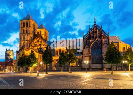 Centro storico, cattedrale di San Paolo sulla piazza del mercato, cattedrale romanica medievale, torre della Liebfrauen-Ueberwasserkirche nel Foto Stock