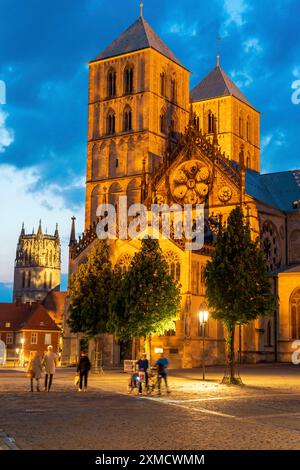 Centro storico, cattedrale di San Paolo sulla piazza del mercato, cattedrale romanica medievale, torre della Liebfrauen-Ueberwasserkirche nel Foto Stock