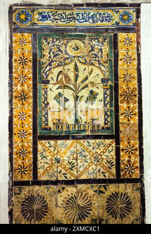 Ceramica, Tunisi, Tunisia. Pannello decorativo da parete, Cafe Mnushi, Medina di Tunisi. diciannovesimo. Secolo. Foto Stock