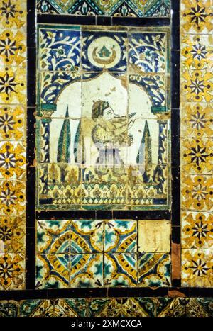 Ceramica, Tunisi, Tunisia. Pannello decorativo da parete, Cafe Mnushi, Medina di Tunisi. diciannovesimo. Secolo. Foto Stock