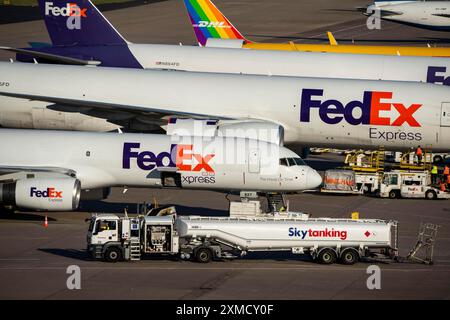 Aeroporto di Colonia-Bonn, CGN, aerei da carico posti di fronte al centro di carico aereo, in fase di carico e scarico, Renania settentrionale-Vestfalia, Germania Foto Stock