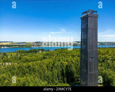 Lago Moehnesee, bacino idrico nella parte settentrionale del Sauerland, vista dalla torre Moehnesee, torre di osservazione sulla riva meridionale, Renania settentrionale-Vestfalia Foto Stock