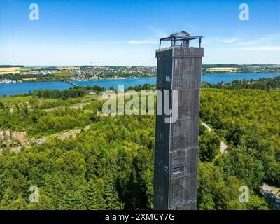 Lago Moehnesee, bacino idrico nella parte settentrionale del Sauerland, vista dalla torre Moehnesee, torre di osservazione sulla riva meridionale, Renania settentrionale-Vestfalia Foto Stock