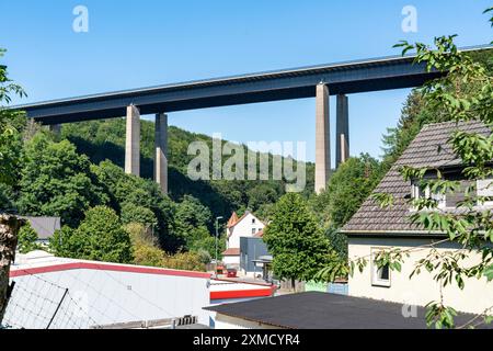 Autostrada A45, il viadotto Rahmede, che è completamente chiuso a causa di ingenti danni alla struttura di supporto e viene fatto saltare in aria e ricostruito Foto Stock