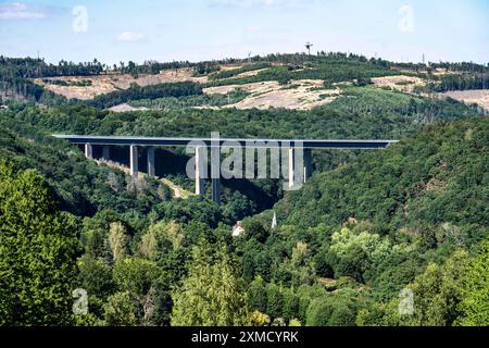 Autostrada A45, il viadotto Rahmede, che è completamente chiuso a causa di ingenti danni alla struttura di supporto e viene fatto saltare in aria e ricostruito Foto Stock