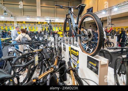 Fahrrad Essen, fiera pubblica nelle sale di Messe Essen, rivenditori e produttori mostrano tutto ciò che riguarda biciclette, biciclette elettriche, accessori, Nord Foto Stock