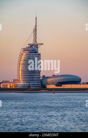 Skyline di Bremerhaven, vista sul Weser, Atlantic Sail City Hotel, KlimaHaus, a Bremerhaven, Brema, Germania Foto Stock