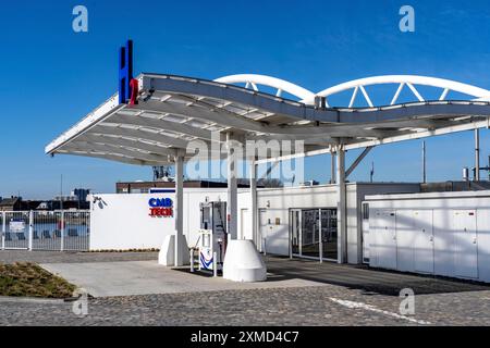 Stazione di rifornimento di idrogeno ad Anversa, per automobili e camion, lettere H2, Belgio Foto Stock