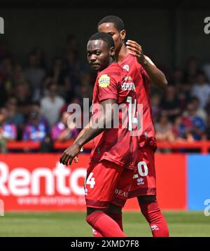 Rushain Hepburn-Murphy del Crawley Town dopo aver segnato il suo primo gol durante l'amichevole pre-stagione tra Crawley Town e Crystal Palace al Broadfield Stadium di Crawley, Regno Unito - 27 luglio 2024. Foto Simon Dack / Telefoto immagini. Solo per uso editoriale. Niente merchandising. Per le immagini di calcio si applicano restrizioni fa e Premier League inc. Non è consentito l'utilizzo di Internet/dispositivi mobili senza licenza FAPL. Per ulteriori dettagli, contattare Football Dataco Foto Stock