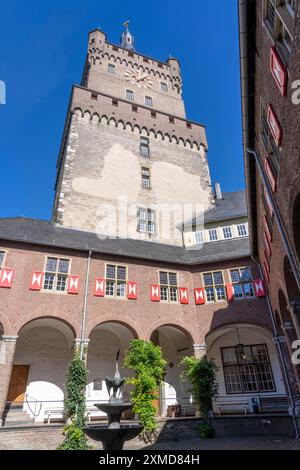 La Schwanenburg a Kleve, la torre del cigno, il museo e sede del distretto e della corte regionale di Kleve, Renania settentrionale-Vestfalia, Germania Foto Stock