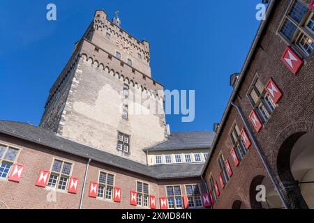 La Schwanenburg a Kleve, la torre del cigno, il museo e sede del distretto e della corte regionale di Kleve, Renania settentrionale-Vestfalia, Germania Foto Stock