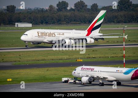 Aeroporto di Duesseldorf, Emirates Airbus A380-800 all'atterraggio Foto Stock