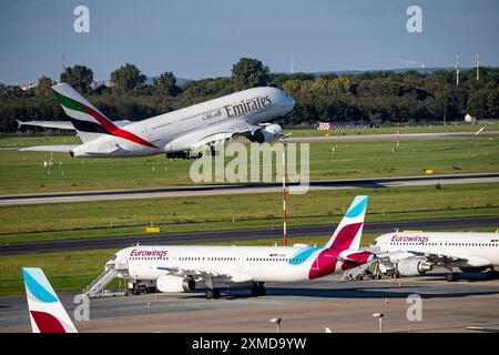 Aeroporto di Duesseldorf, Emirates Airbus A380-800 al decollo Foto Stock