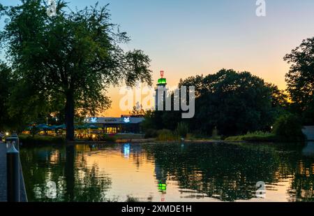 Grugapark, giardino d'acqua della birra, all'ingresso principale, Grugaturm, Essen, Germania Foto Stock