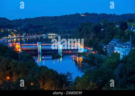 Lago Baldeney, bacino idrico della Ruhr, weir, nel distretto di Essen-Werden, Essen Renania settentrionale-Vestfalia, Germania Foto Stock