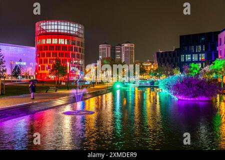 Illuminazione all'Essen Light Festival, Neue Mitte Essen, casa editrice Funke, installazione luci, Essen, Renania settentrionale-Vestfalia, Germania Foto Stock