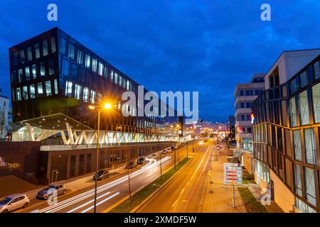 Essen, centro città, Segerothstrasse, centro commerciale Limbecker Platz, casa editrice Funke Mediengruppe, sinistra, Essen, Renania settentrionale-Vestfalia Foto Stock