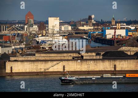 Porti di Duisburg, Rheinkai Nord, porto esterno, dietro il centro della città con porto interno, torre archivio dell'Archivio di Stato del Nord Foto Stock