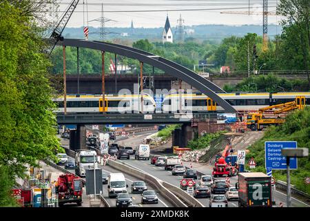 Cantiere autostradale, ricostruzione dello svincolo autostradale di Herne, A42 e A43, nuova costruzione di un cavalcavia ferroviario, nuovo ponte a quattro binari Foto Stock