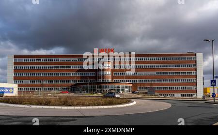 O-Werk, ex edificio amministrativo dello stabilimento Opel di Bochum, ora il fulcro del Campus o-Werk, un complesso di uffici con oltre 70 000 persone Foto Stock