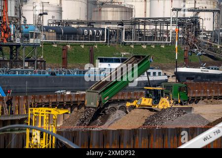 Duisport, porto di Ruhrort, isola del carbone, conversione dell'area del vecchio porto nel più grande terminal trimodale di container interno d'Europa, bonifica del terreno Foto Stock