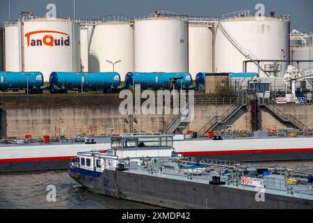 Duisport, porto di Ruhrort, isola petrolifera, azienda petrolifera TanQuid, per prodotti petroliferi, prodotti chimici, prodotti petrolchimici, gas liquefatto, merci Foto Stock