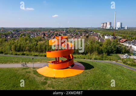 La scultura Haldenzeichen, la torre di osservazione, il cumulo di scorie Franz, parte del Lippepark di Hamm, 5 cumuli di scorie erano collegati per formare una sorta di svago Foto Stock