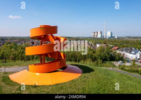 La scultura Haldenzeichen, la torre di osservazione, il cumulo di scorie Franz, parte del Lippepark di Hamm, 5 cumuli di scorie erano collegati per formare una sorta di svago Foto Stock