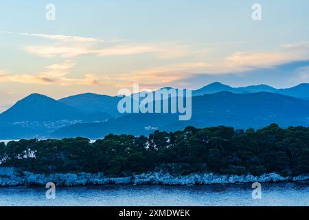 Tramonto sulla costa adriatica di Dubrovnik, Croazia Foto Stock