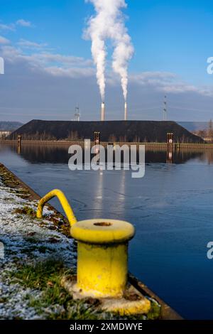 Giacimento di carbone, deposito di carbone, carbone a vapore, per la centrale termica STEAG Herne, nei camini di fondo di AGR Abfallentsorgungs-Gesellschaft Foto Stock