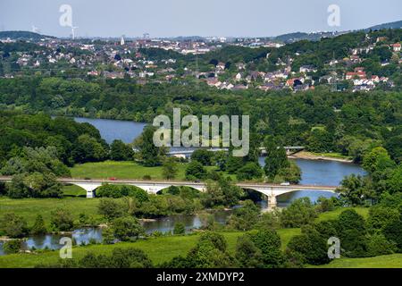 Vista sulla valle della Ruhr da Hattingen verso il lago Kemnader, Witten, Renania settentrionale-Vestfalia, Germania Foto Stock
