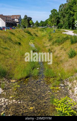 Il Katernberger Bach, per oltre 40 anni il torrente è stato condotto, lungo 1,2 km, sotterraneo, utilizzato come acque reflue, come parte della conversione di Emscher Foto Stock