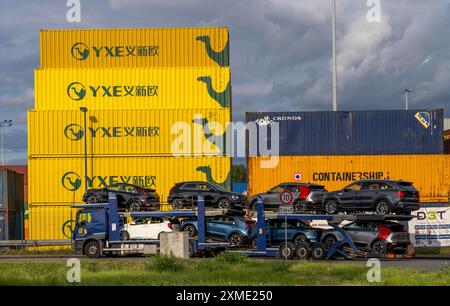 Container dell’operatore ferroviario cinese di merci YXE da Yiwu, Cina, parte della rotta della via della seta dalla Cina alla Germania, nel porto di Duisburg Foto Stock