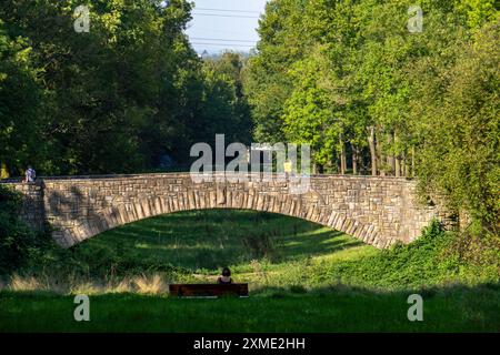 Il cimitero principale di Dortumund-Brackel, il più grande spazio verde della città e uno dei più grandi cimiteri della Germania con un'area di 118 abitanti Foto Stock