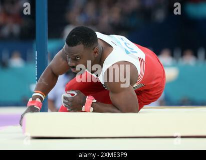 Parigi, Francia. 27 luglio 2024. Il belga Noah Kuavita nella foto dopo una caduta durante la gara di ginnastica maschile ai Giochi Olimpici di Parigi 2024, sabato 27 luglio 2024 a Parigi, Francia. I Giochi della XXXIII Olimpiade si svolgono a Parigi dal 26 luglio all'11 agosto. La delegazione belga conta 165 atleti in 21 sport. BELGA PHOTO BENOIT DOPPAGNE credito: Belga News Agency/Alamy Live News Foto Stock